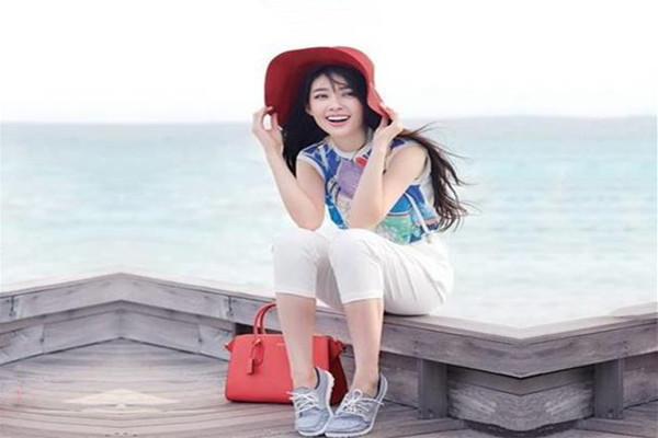 夫妻4P交换玩成人游戏调情扶着肥臀后入两个奶子操的直晃动