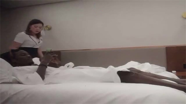 巨乳肥臀骚技师精油按摩高潮实录 极品少妇被黑人巨根操到娇喘连连