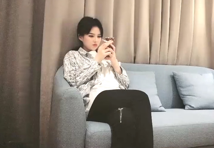 九分颜值气质冷艳美女大屌哥喜欢的很骑上来整根插入边操揉捏奶子灵活小腰伺候的舒舒服服