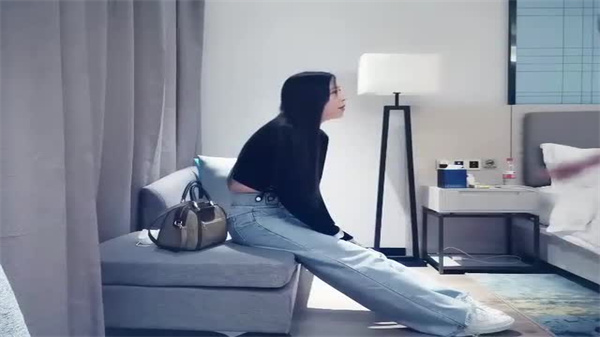 探花约炮丰满巨乳长发骚妹，爆操内射到高潮翻白眼！