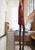 原创国产剧情AV淫贼欲盗窃巧遇空姐在家自慰硬上草到高潮