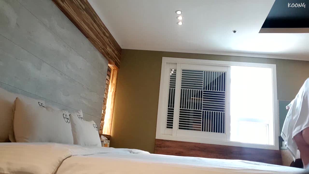 【最新性爱泄密】火爆全网约炮达人富二代G先生约操实录 约炮高管贴身女秘书 穿着衣服开操 高清1080P原版无水印