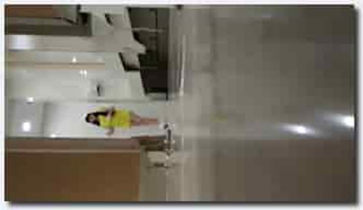 商场女厕偷拍 带着粉色帽子的漂亮小美女