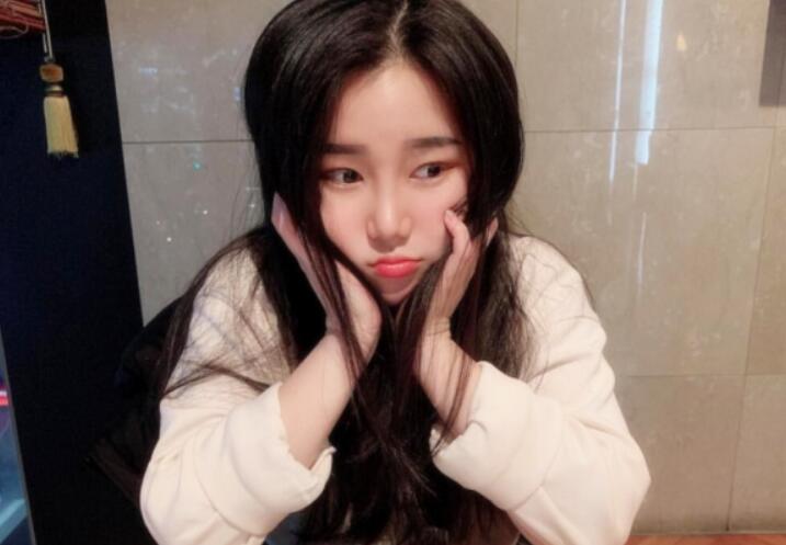 可爱脸蛋微胖女孩D奶丰臀被花臂纹身男友暴力输出超带感后入屁股都打红了