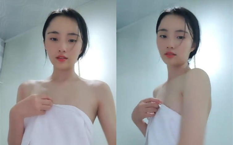 今日推荐长相文静红唇大美女洗澡自慰湿身诱惑翘屁股掰穴洗完回房间特写手指扣逼拿出假屌抽插