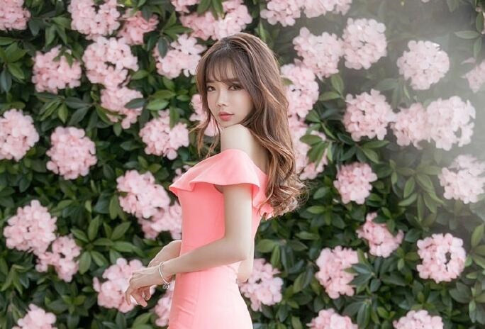 摄像师酒店开房潜规则猛操骚女模特高清完整版