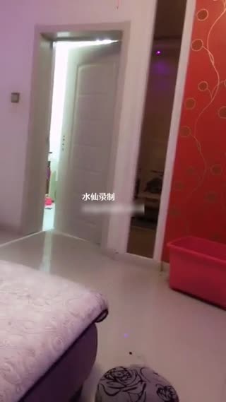 -zhifu-继雪梨枪之后又一个很屌的美女主播一次PK3个肉男嘴上牛逼最后被八两哥的屌征服了