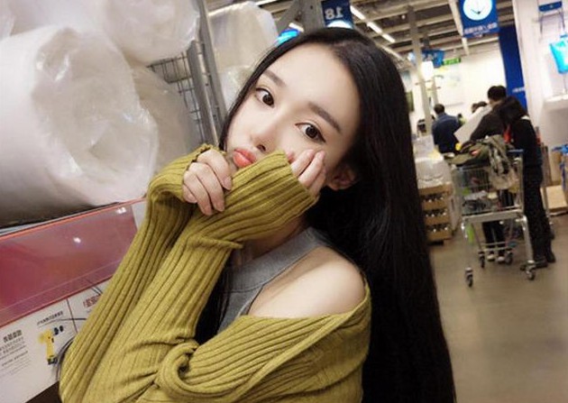 甜美黑衣纹身妹子先做服务舔背口交骑坐猛操呻吟娇喘非常诱人