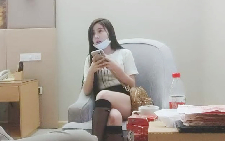 性感包臀裙长发美女按头深喉抬腿侧入猛操搞完一炮按摩再继续