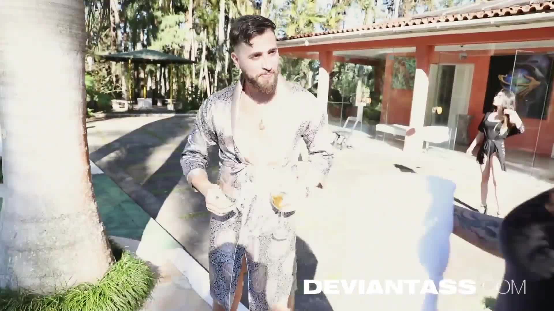 انطونيو يزغب محارم برازيلة ويقهرهم بجنس جماعي بقصره-63496761