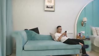 精壮小伙约操风骚熟女，沙发啪啪口交调情，饥渴淫荡要把人给榨干