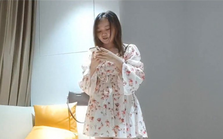 甜美小姐姐水蜜桃般的美乳不常见超近距离AV视角再现江湖