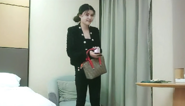 极品良家少妇黑丝大屁股翘着舔屌近距离视角骑在身上往下猛坐爆插