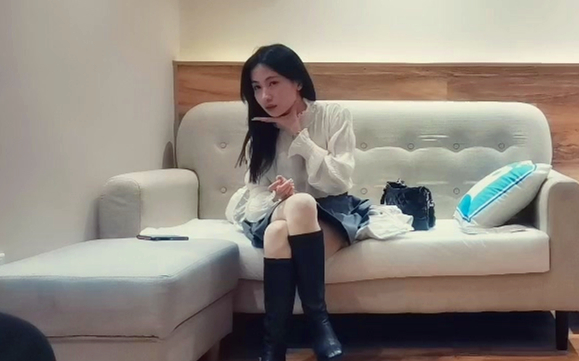 苗条外围小姐姐美乳翘臀大长腿暴力抠穴强悍输出