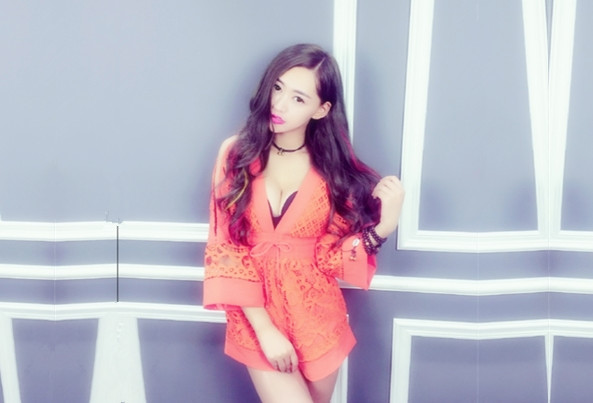 花臂纹身社会哥酒店约操大波浪骚女吸吮奶子摸穴调情扛起双腿就是操拉着双手爆操操的美女呼吸急促