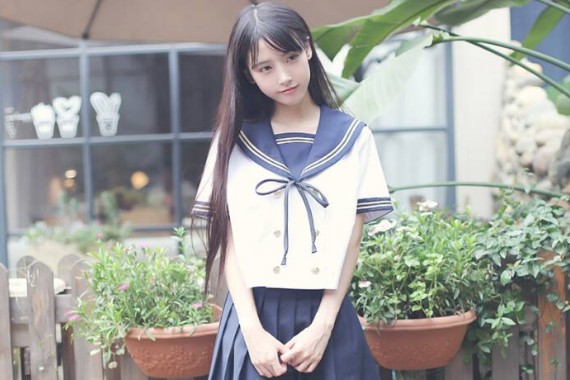 清纯学妹JK制服白色过膝袜窗台边上口交后入唯美性爱这样的妹子做女朋友好不好