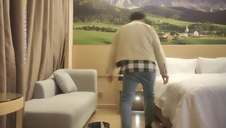 X048024张总夹阴唇调教