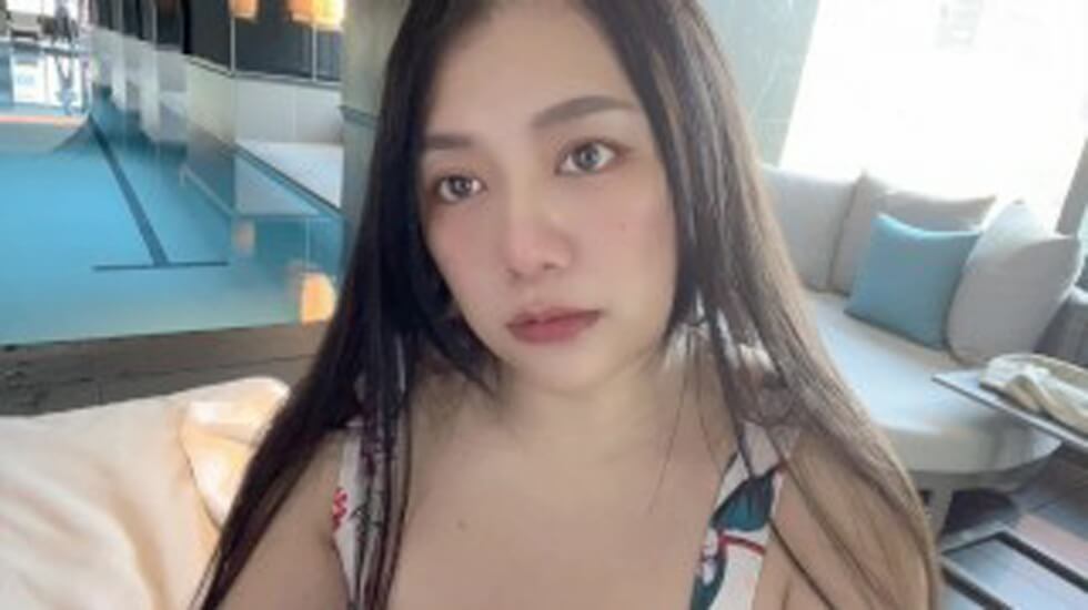 guochan台湾SWAG美女Daisybaby 泳池把到大奶正妹！帶回房間無套顏射!