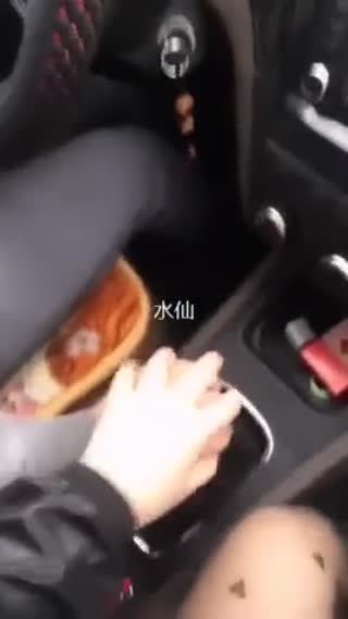 G女主播水仙勾引滴滴司机 直接在车里就开干了