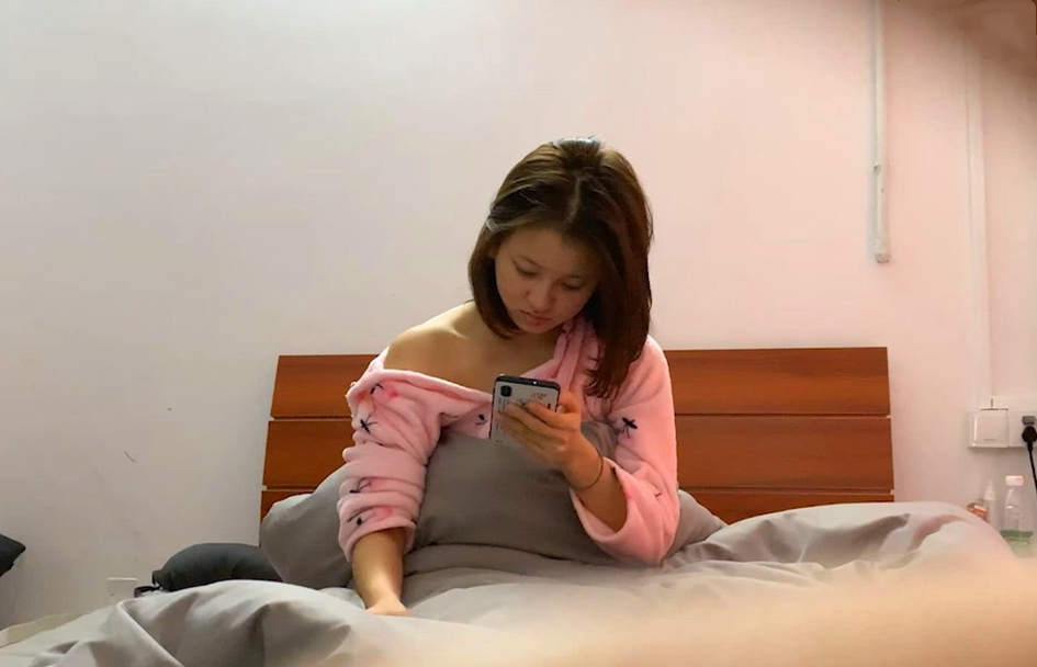 小伙出租屋干漂亮小女友不让录小伙偷着录的完美露脸原档高清完整版