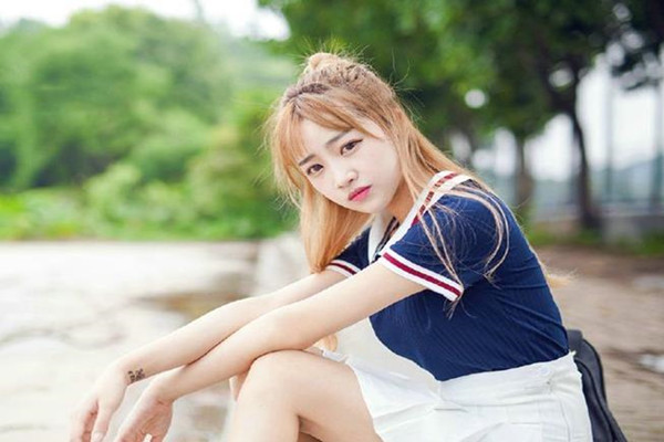 按摩店重金勾搭忽悠美人妻褪去衣衫狂舔粉穴白嫩丰腴肉体插入极其畅快