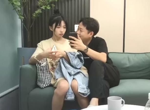 青春美少女80多斤纤细美腿高清拍摄超近视角骑乘抽插站立后入