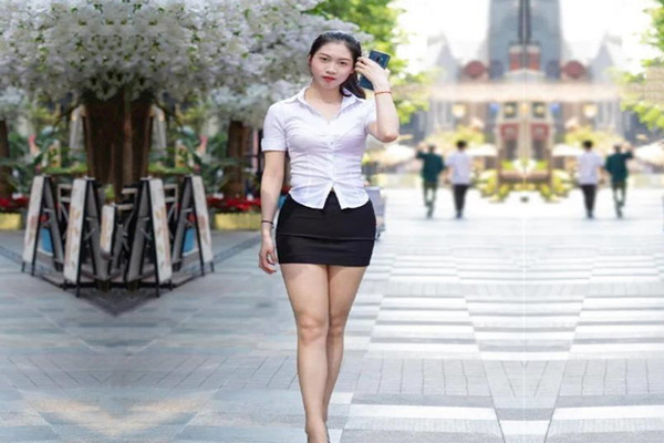 28岁漂亮小少妇遇上了舔穴爱好者淫水声声爽的乱扭