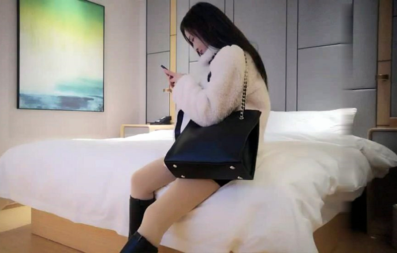 衣服还没脱就抱起来干好痛别太用力你好大啊你太厉害了我不行了