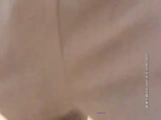 《千人斩探花》约了个性感白衣妹子鸭哥客串3P啪啪，穿上黑丝一前一后上位骑乘猛操