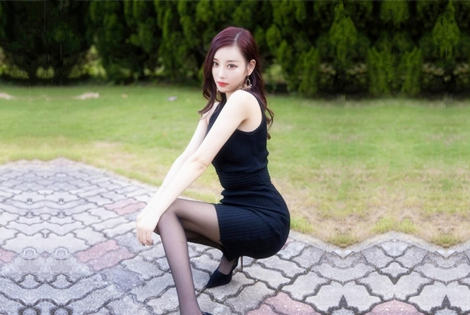 勾搭足疗女技师带回酒店开操洗完澡舌吻调情揉奶舔逼抬腿侧入肩上扛大力猛操