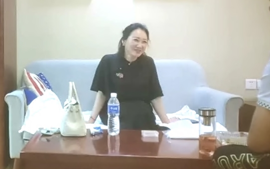 约操良家人妻舔的骚逼喊想要不行了快操我骑乘位激情猛操