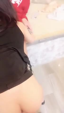 淫乱4P【上篇】双飞两个极品萝莉，美女翘起屁股被舔弄，上位骑乘大屁股上下套弄，抬腿侧入大力猛操