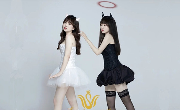 换妻探花回房间操逼交换4P淫乱激情一人一个眼镜妹69姿势一起舔逼骑乘啪啪声悦耳大声浪叫