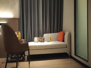 #深夜约肉肉熟女 穿上黑丝跪地口交 69姿势舔逼，抬腿抽插猛操 搞完再做服务享受一下