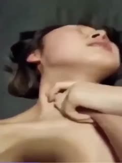 一边插一边打耳光。爽的不要不要的