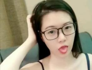 骚货主播直播发浪，饥渴难耐求捅插！