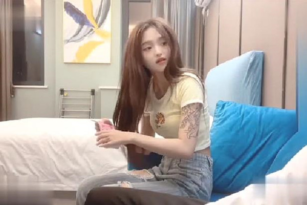 3000元约的学生妹起清纯内在闷骚