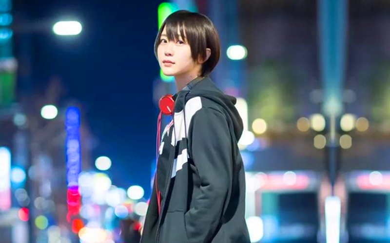 带着外甥女回家用毛巾擦小穴流水看着雪白的皮肤让我吃着伟哥龟头紫紫的也要放进小穴里最后射到流血我才停止