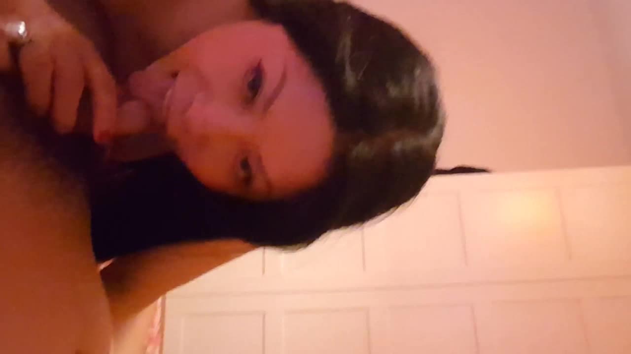 水柔姐姐母女俩一起服务纯情小鲜肉上下夹攻轮流操