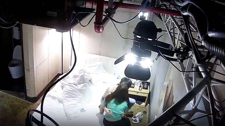 偷拍大学生情侣酒店开房！下午狂干美少女嫩穴爆喷淫水高潮！