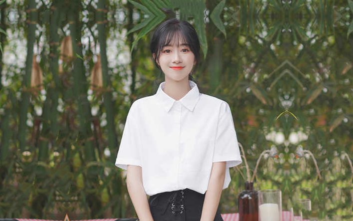 乖巧学生妹少女胴体格外诱人把持不住狂插几下不敢再动