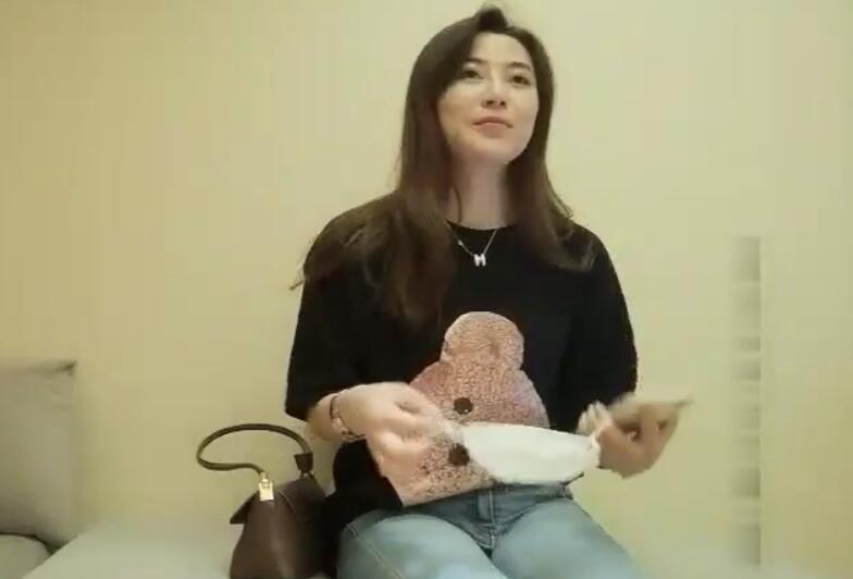 小宝寻花极品高质量牛仔裤外围妹子坐在身上调情一番舌吻摸奶上位自己动大力猛操