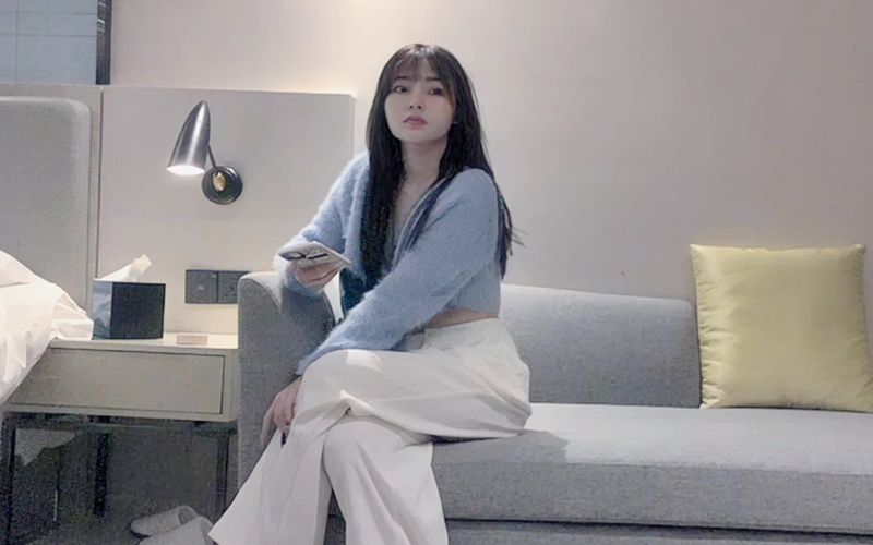 蓝衣妹子加钟第二场跳舞扭动抽插后入骑坐大力猛操