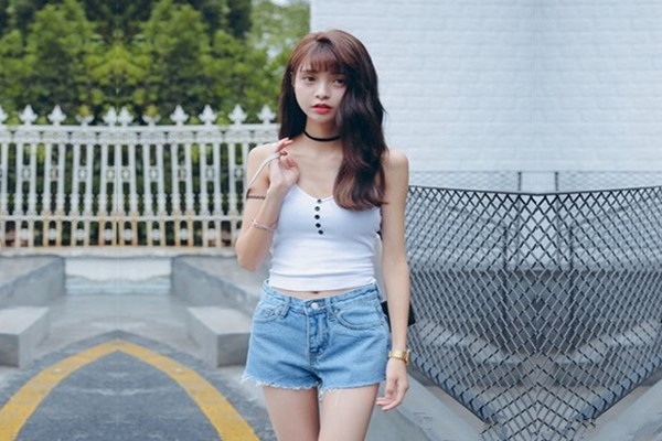 美乳高中女同学人肉打桩机抽插口爆颜射妹子嘴里对白清晰