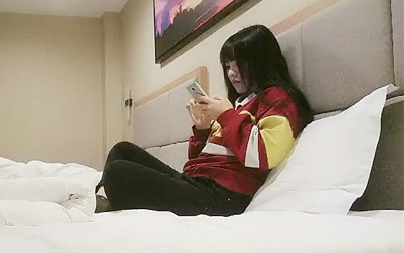 探索人间烟火周末出来兼职大三学生妹乖巧可爱略羞涩闭眼享受抽插轻轻喘息好诱人