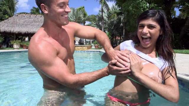 MIAKHALIFA：肖恩爆干米娅·哈利法，深插紧致阿拉伯肉穴