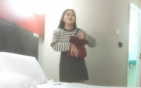 33岁良家离异人妻白嫩胸大刚刚刮完毛阴唇毕现淫液点点口交啪啪近景佳作