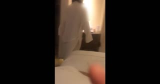 与翘臀美妞从黑夜玩到白天! 爱打手游的她今晚从中路被贯穿