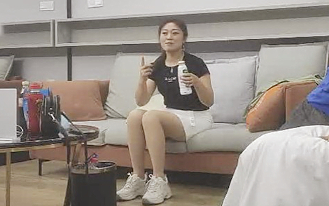 极品靓丽少妇缺钱兼职赚外快浪叫震天小伙爽歪歪高潮了