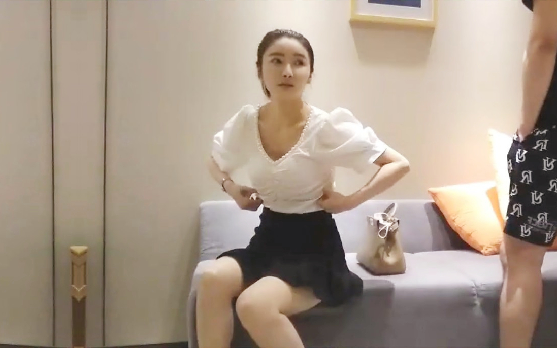 白衣美少妇摸逼口舔骑乘再干